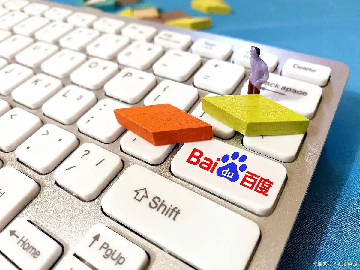 男子旅游点炒蛏子和螃蟹两个菜元